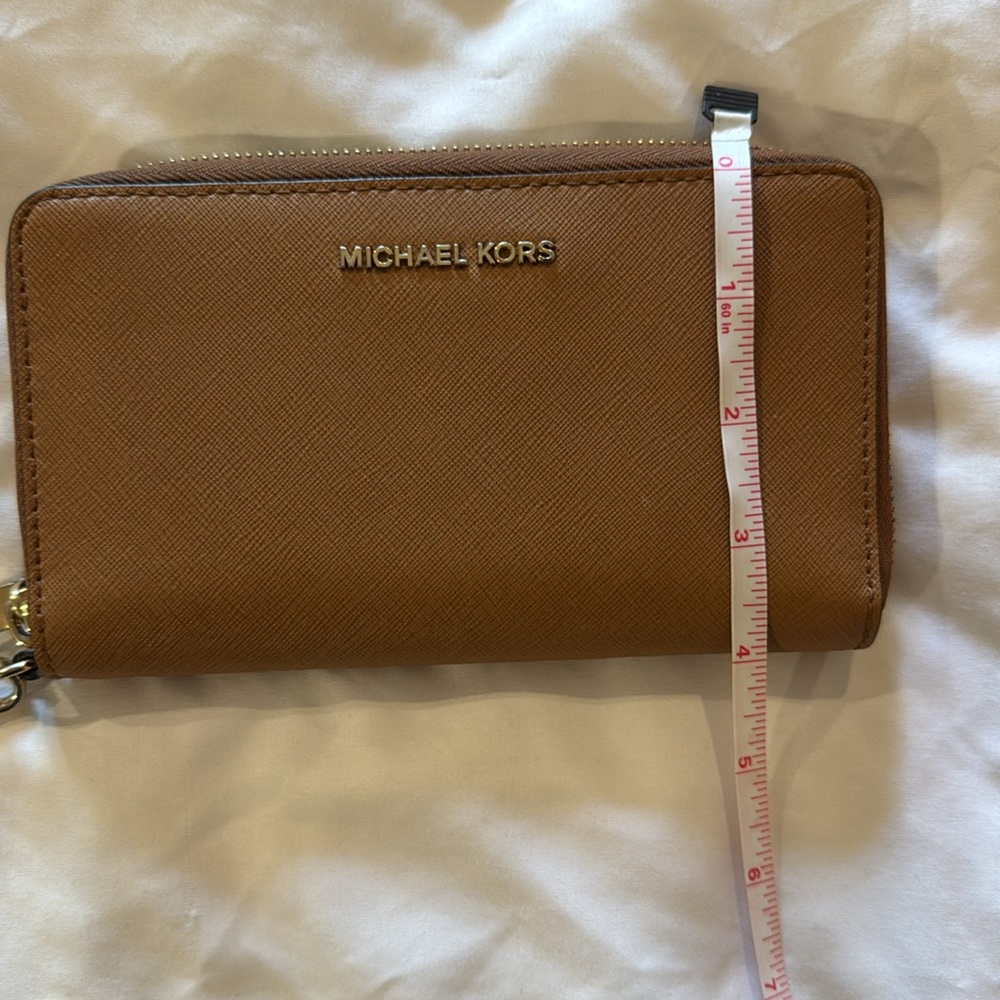 Michael Kors Crossgrain Leather Smartphone Wristlet - Picture 7 of 7